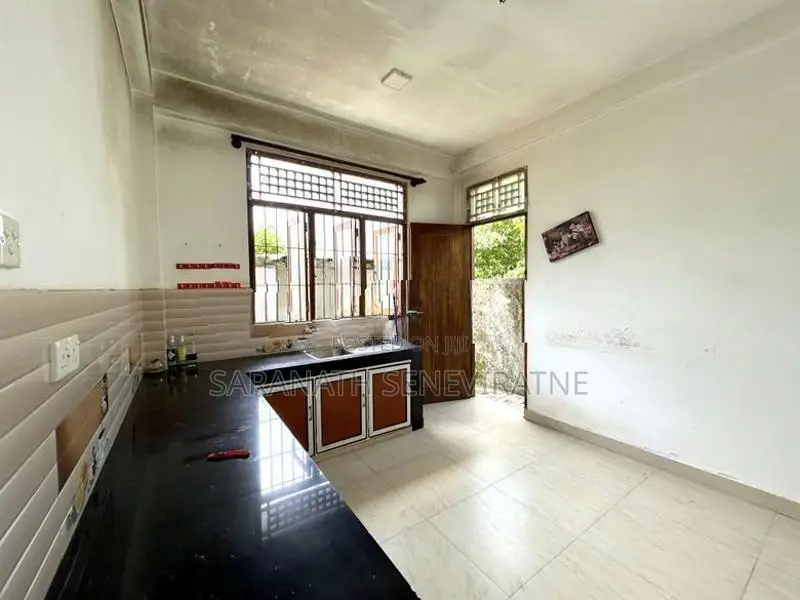 House in Calm Residential Area - Piliyandala Off Madapatha / Jamburali