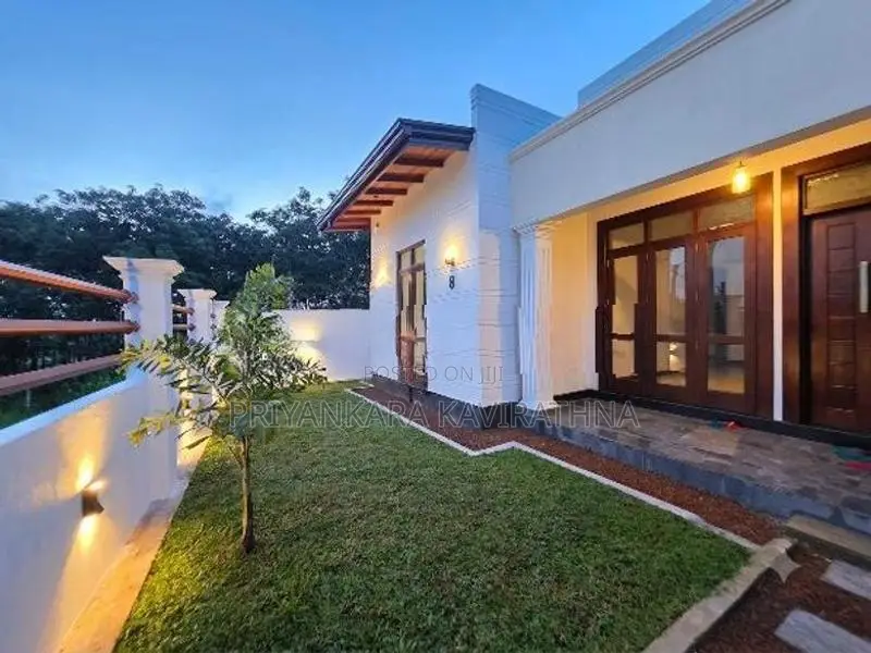 Architecture Designed Luxury House in Kahatuduwa