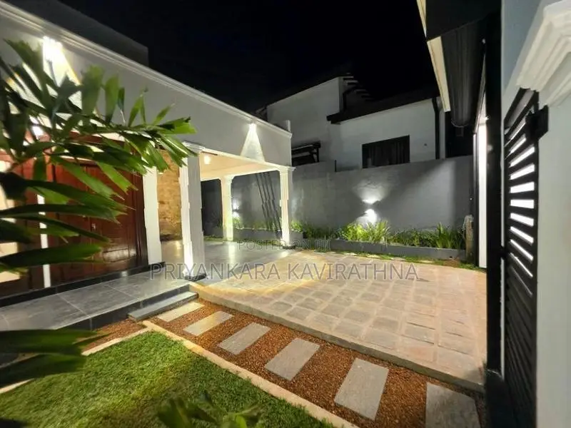 Architecture Designed Luxury House in Kahatuduwa