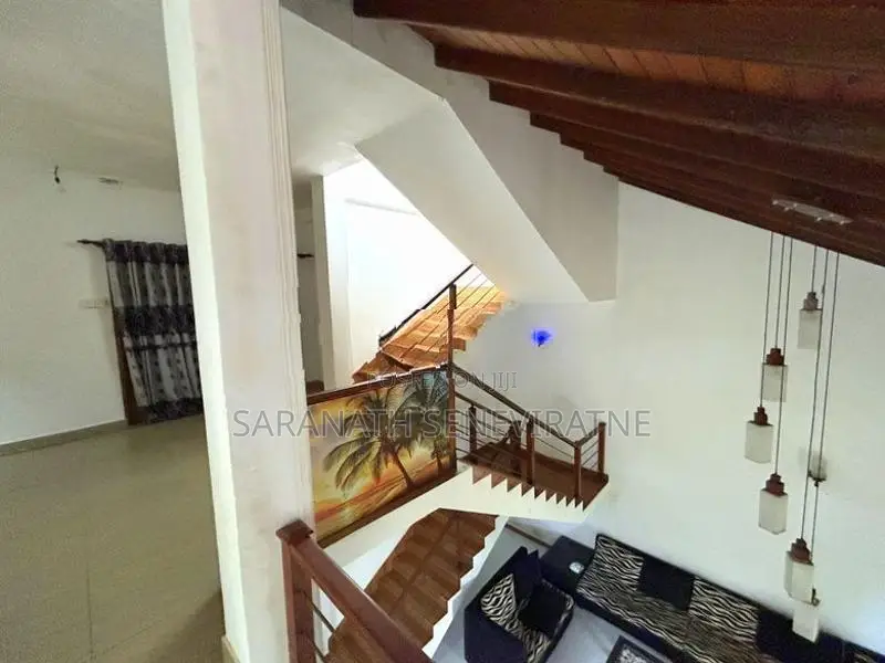 House in Calm Residential Area - Piliyandala Off Madapatha / Jamburali