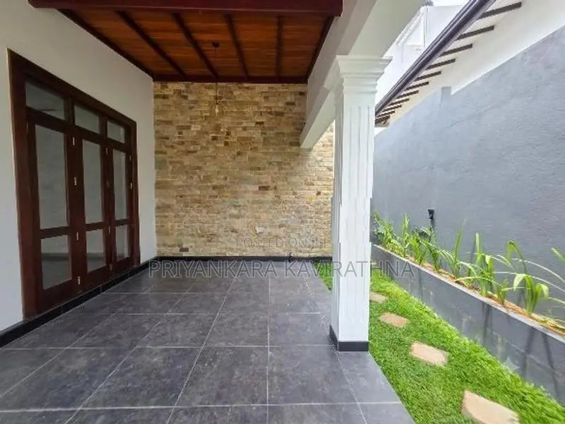Architecture Designed Luxury House in Kahatuduwa