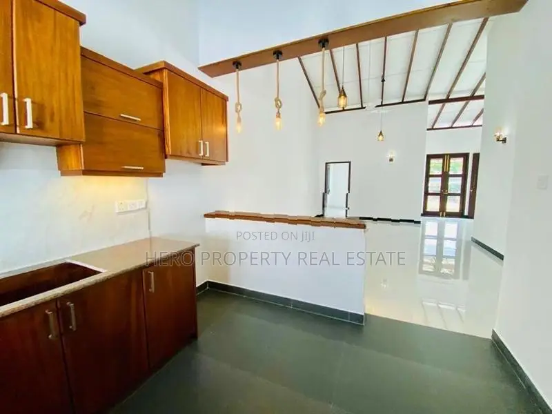 Luxury Quality Valuable House for Sale in Athurugiriya