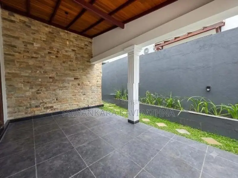 Architecture Designed Luxury House in Kahatuduwa