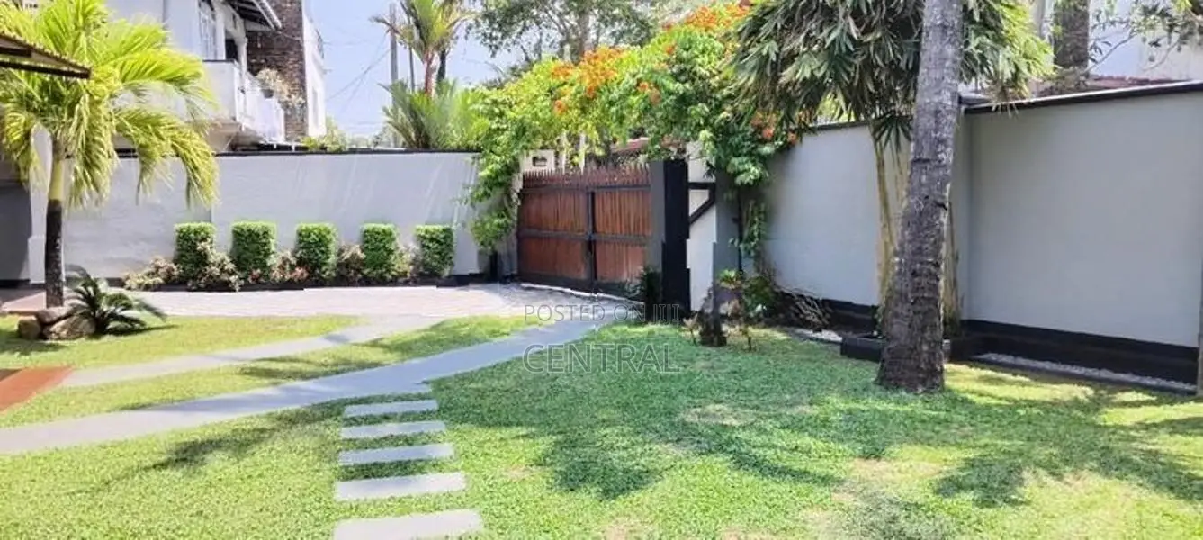 House for Sale in Ja-Ela (C7-10244)