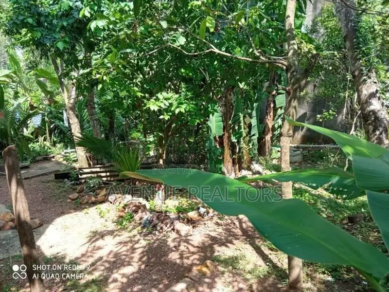 15 Perch Land with House for Sale in Kaduwela (LA4719)