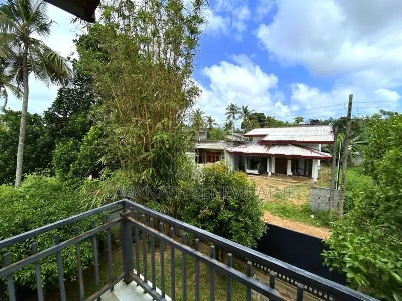 House in Calm Residential Area - Piliyandala Off Madapatha / Jamburali