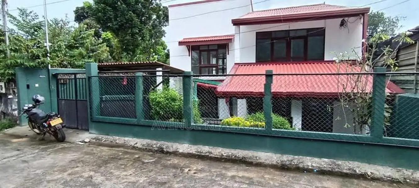 10 Perch 3BR Two-Storey House for Sale in Malabe (HS4720)