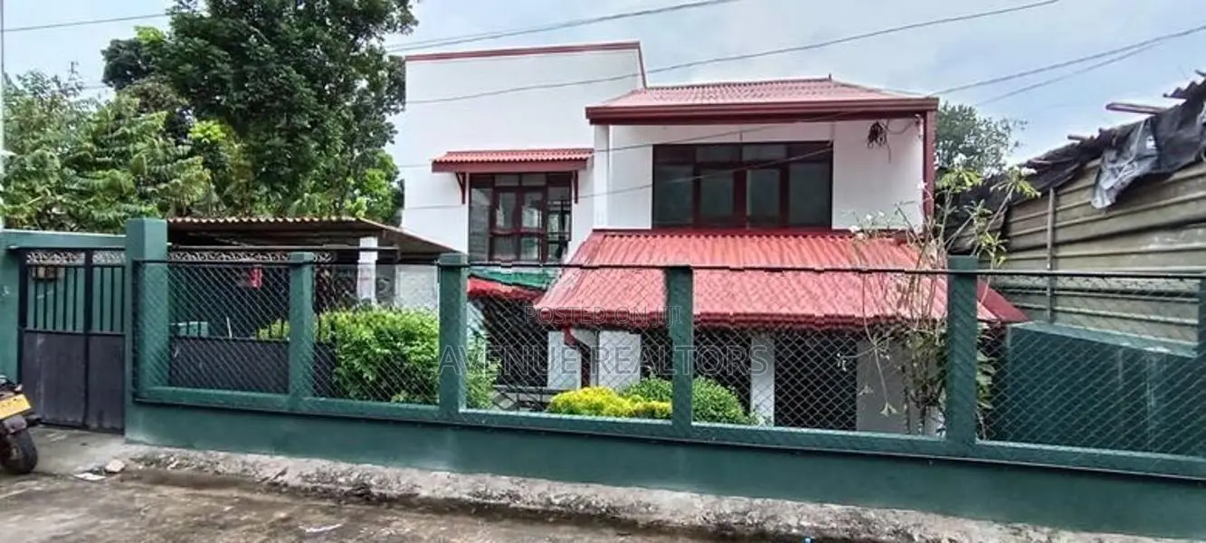 10 Perch 3BR Two-Storey House for Sale in Malabe (HS4720)
