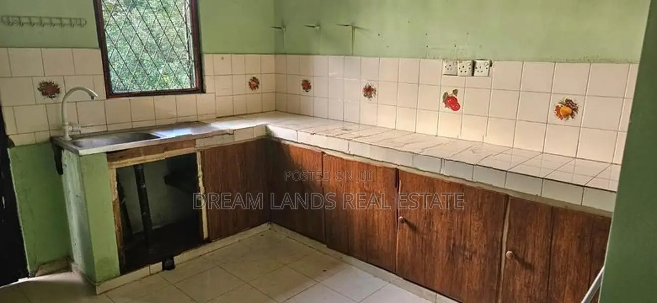 Upper floor for rent pitakotte