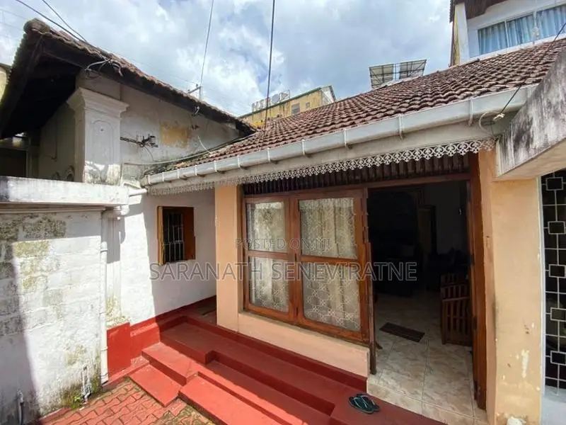 Old House Land Value - 50 Meters Away From Nugegoda Junction Commercia