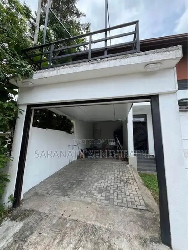 2 Storied House From Between Boralesgamuwa & Maharagama Junctions