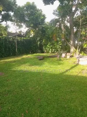 Large Garden House for Rent in Torrington Avenue Colombo 07 [ 2222C ]