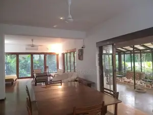 Large Garden House for Rent in Torrington Avenue Colombo 07 [ 2222C ]