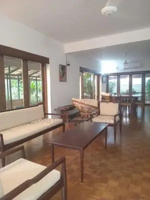 Large Garden House for Rent in Torrington Avenue Colombo 07 [ 2222C ]