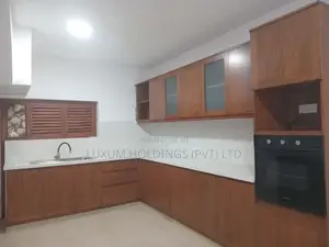 Large Garden House for Rent in Torrington Avenue Colombo 07 [ 2222C ]