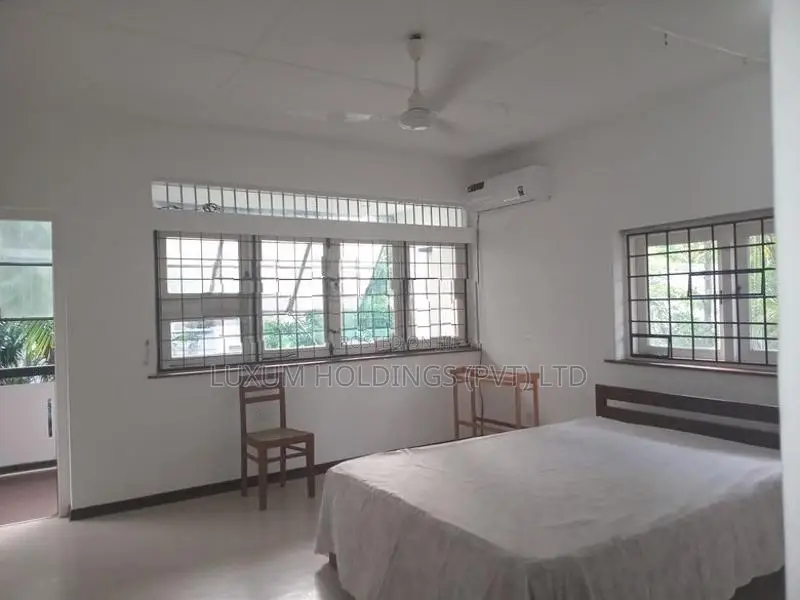 Large Garden House for Rent in Torrington Avenue Colombo 07 [ 2222C ]