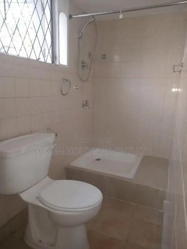 Large Garden House for Rent in Torrington Avenue Colombo 07 [ 2222C ]