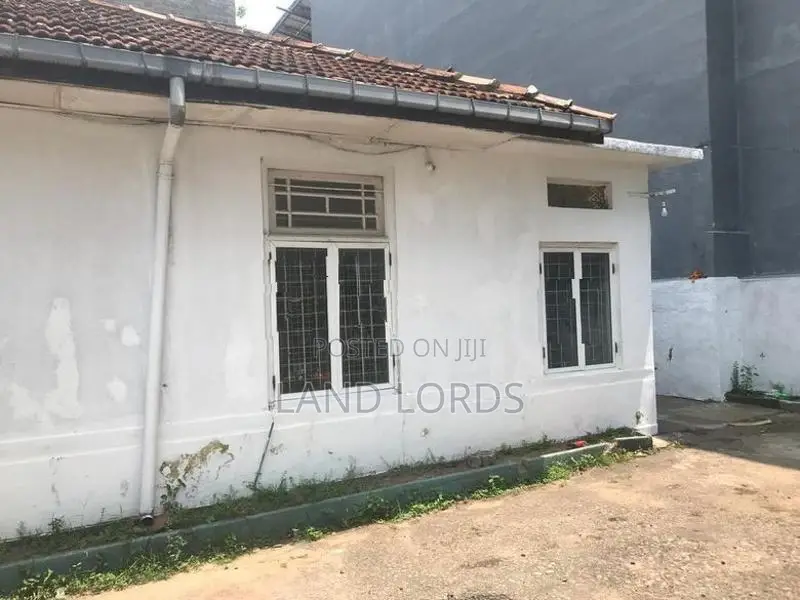 22P Property on Galle Road in a Private FOR SALE Colombo 6