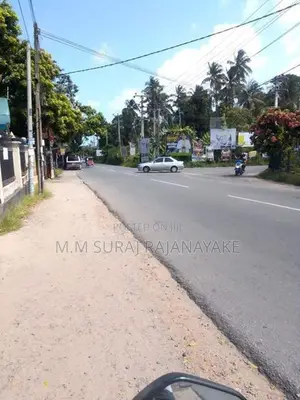 කටුනායක - ආඩිඅම්බලමින් ඉඩමක් විකිණීමට ඇත