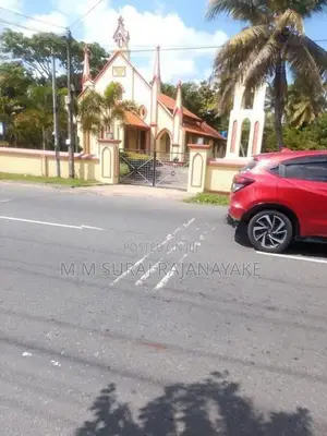 කටුනායක - ආඩිඅම්බලම අවටින් වටිනා ඉඩමක් විකිණීමට ඇත