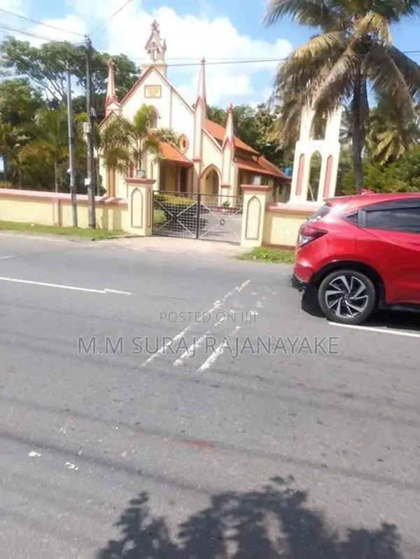 කටුනායක - ආඩිඅම්බලම අවටින් වටිනා ඉඩමක් විකිණීමට ඇත