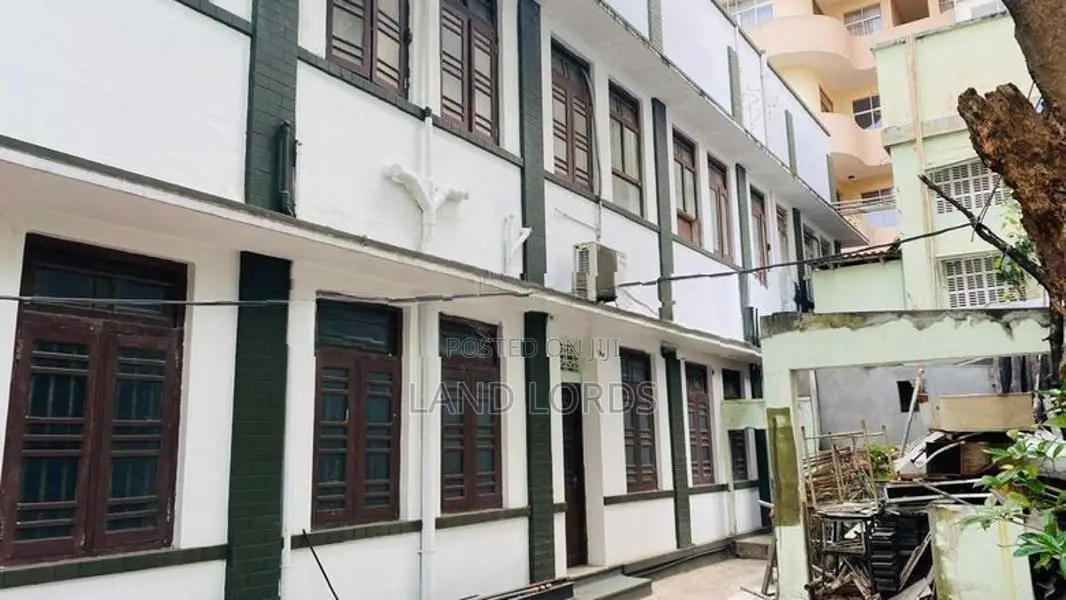 41P Property in Shrubbery Gardens Bambalapitiya Colombo 4 FOR SALE