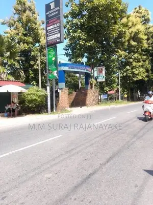 කටුනායක - ආඩිඅම්බලමින් ඉඩමක් විකිණීමට ඇත