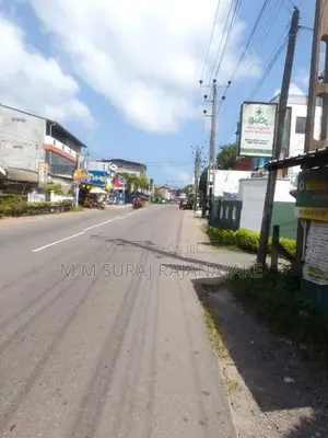 කටුනායක - ආඩිඅම්බලම අවටින් වටිනා ඉඩමක් විකිණීමට ඇත