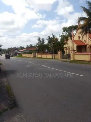 කටුනායක - ආඩිඅම්බලම අවටින් වටිනා ඉඩමක් විකිණීමට ඇත