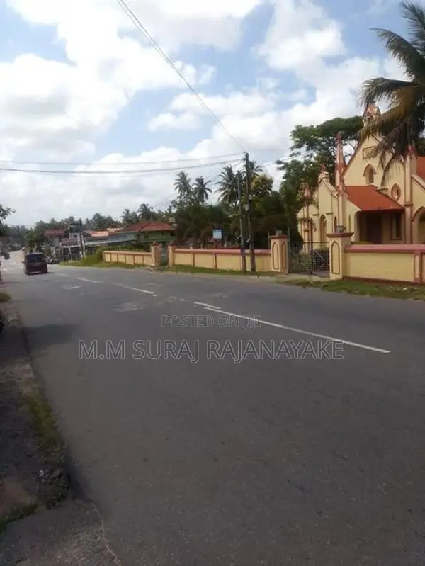 කටුනායක - ආඩිඅම්බලම අවටින් වටිනා ඉඩමක් විකිණීමට ඇත