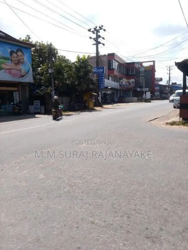 කටුනායක - ආඩිඅම්බලමින් ඉඩමක් විකිණීමට ඇත