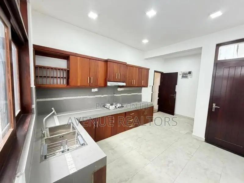 10 Perch Brand New 5BR House for Sale in Kaduwela (HS4721)
