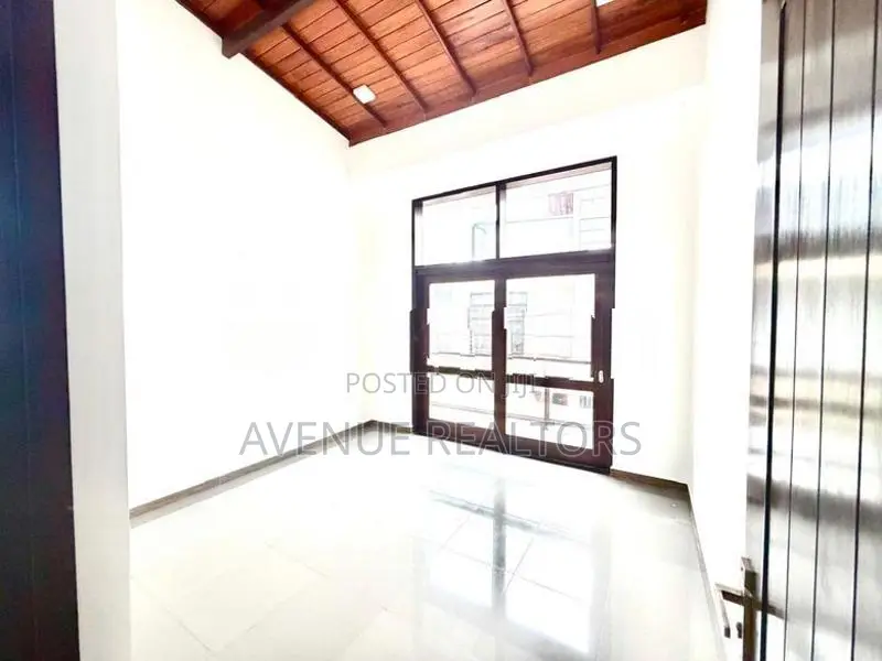 10 Perch Brand New 5BR House for Sale in Kaduwela (HS4721)