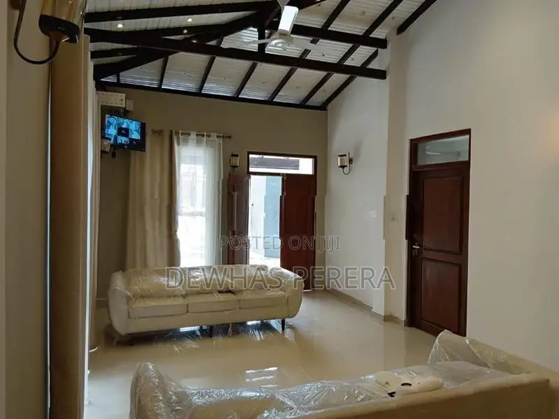 furnished super luxury house solar/ pool with kanuwana ja ela