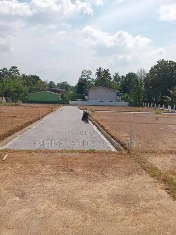 Walking Distance to 138 Road Homagama Land For Sale