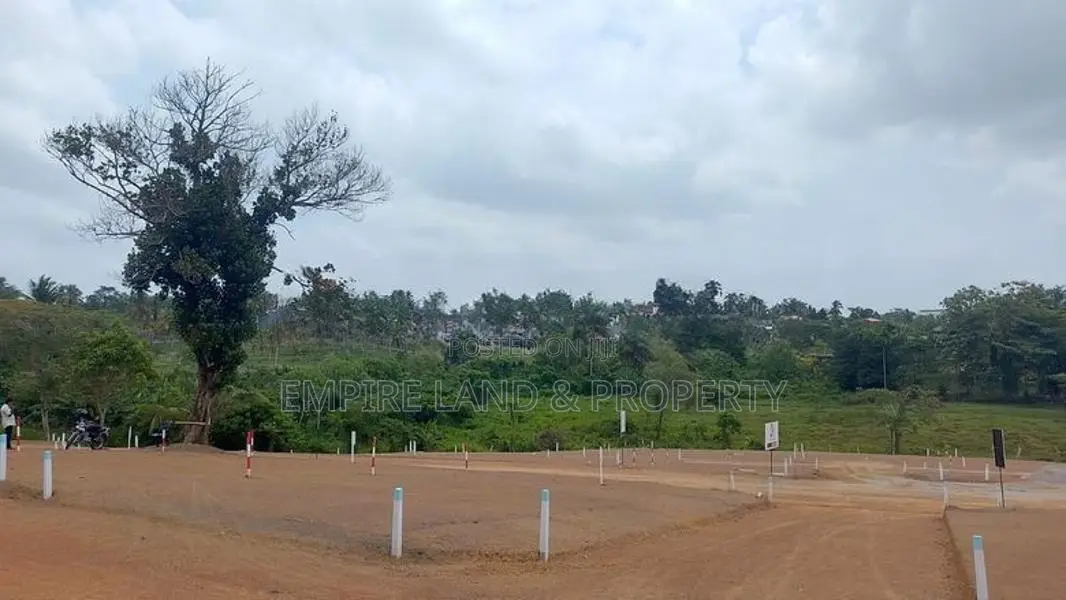 Walking distances to 120 road land for sale in Pogasowita