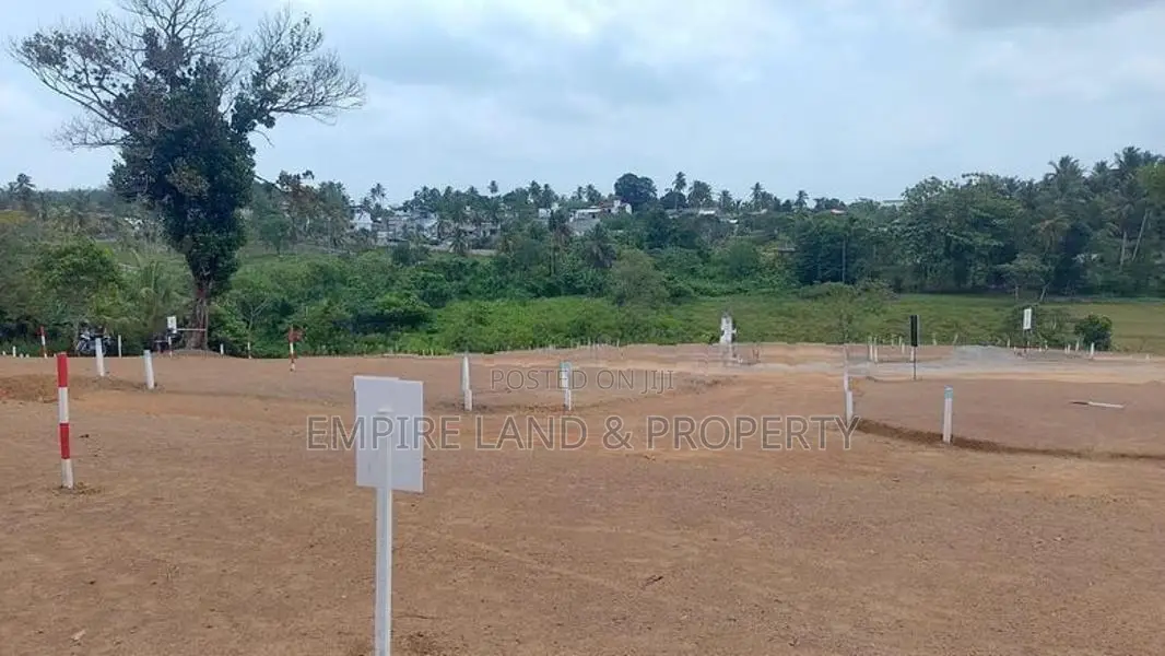 Walking distances to 120 road land for sale in Pogasowita