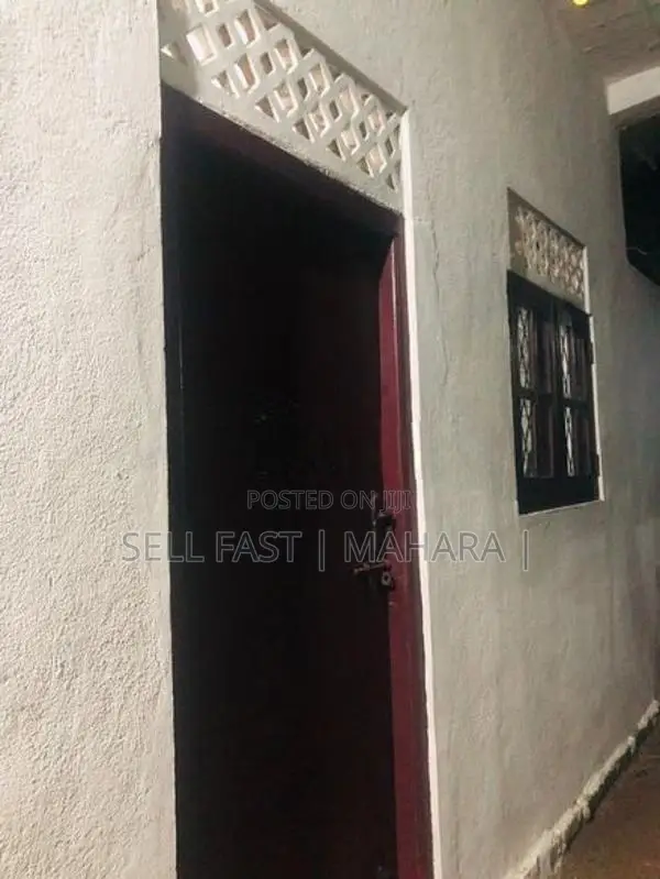 Room for rent in Kadawatha girls only