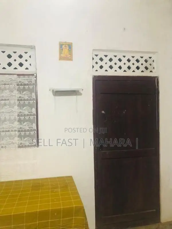 Room for rent in Kadawatha girls only
