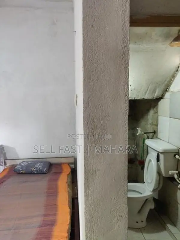 Room for rent in Kadawatha girls only
