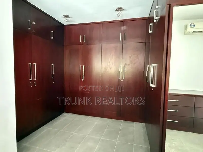 Thalawathugoda 05BR House For Rent (NK11396)