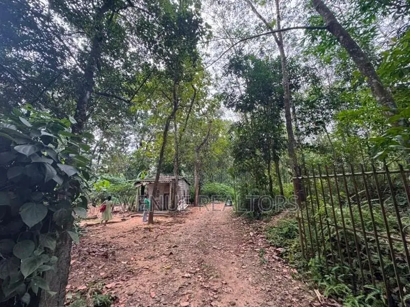 6.8 Acre Land for Sale in Hanwella (LA4730)