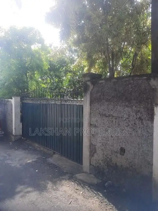 Land For Sale In Dehiwala Aththidiya