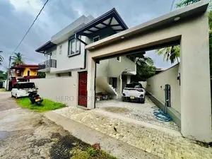 Luxury House for Rent in Athurugiriya