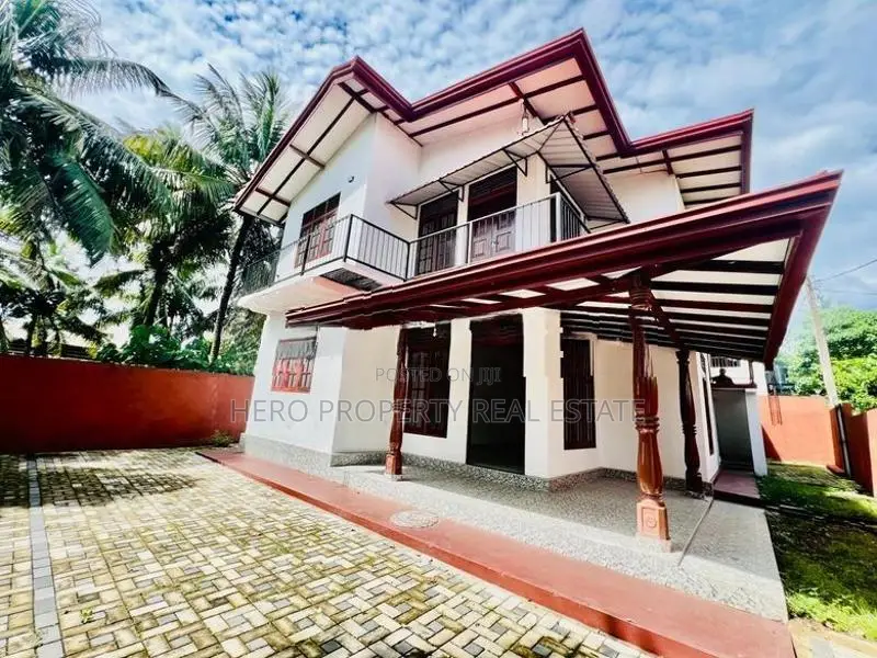 Luxury Two Unit Houses for Sale in Athurugiriya