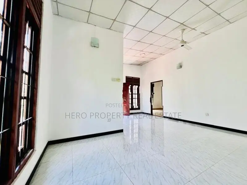 Luxury Two Unit Houses for Sale in Athurugiriya