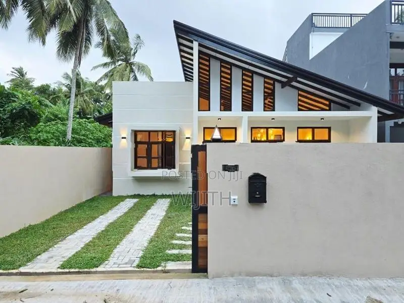 SUPAR BRAND NEW SINGLE HOUSE FOR SALE IN KAHATHUDUWA