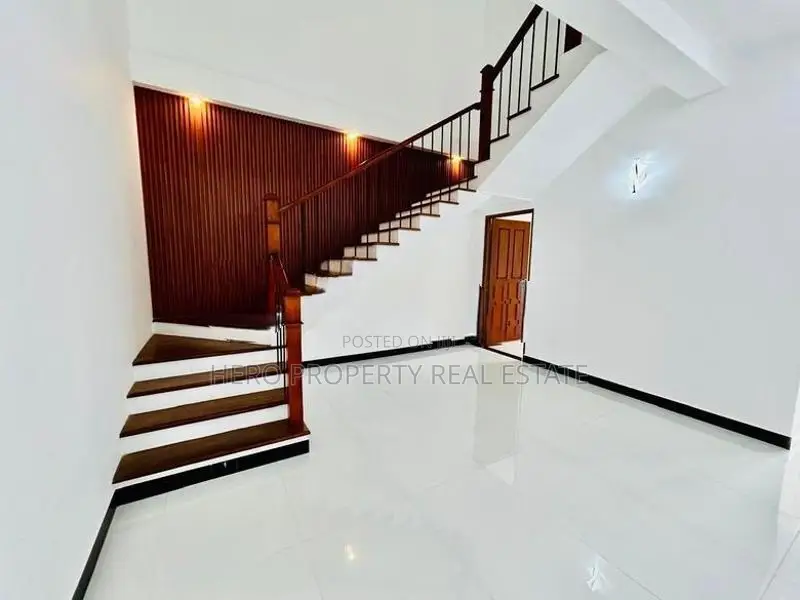 Elegant Stunning House for Sale in Athurugiriya