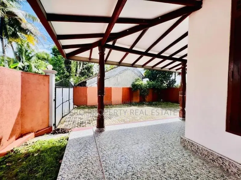 Luxury Two Unit Houses for Sale in Athurugiriya