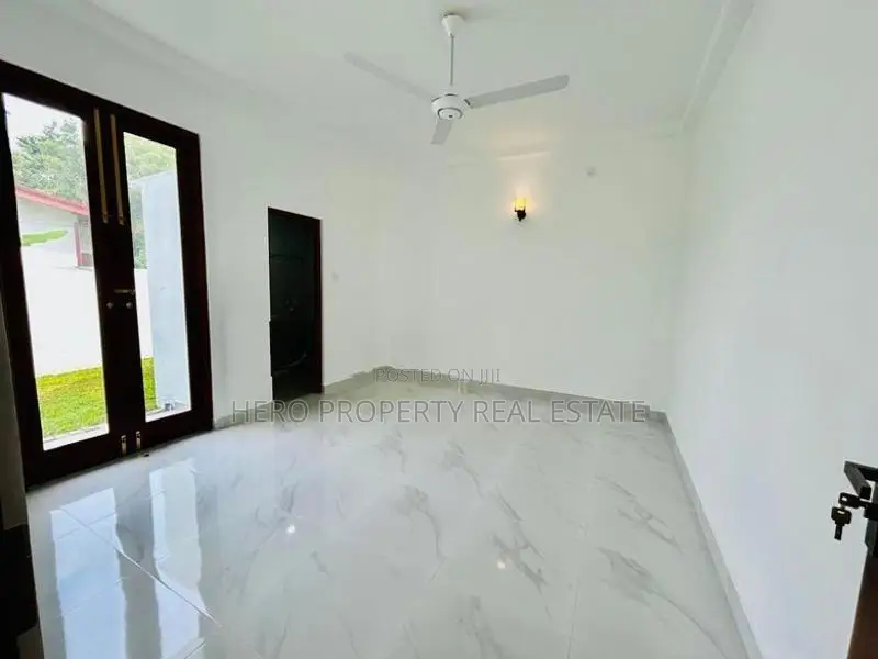Elegant Stunning House for Sale in Athurugiriya